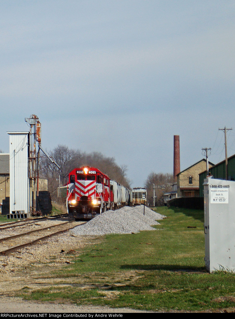 WSOR 4053 ambles through downtown